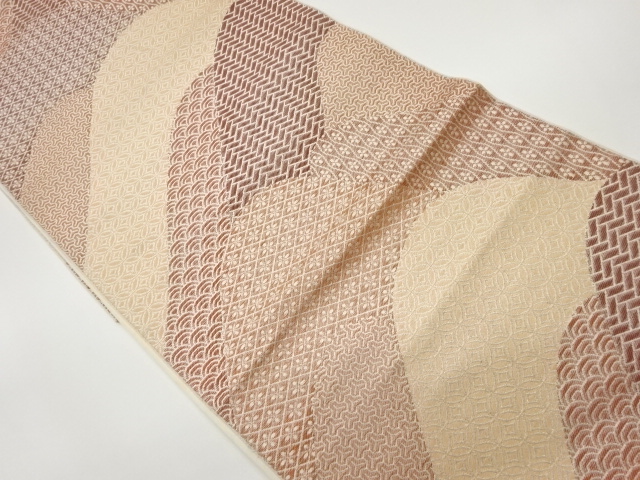 遠山に古典柄模様織出し袋帯